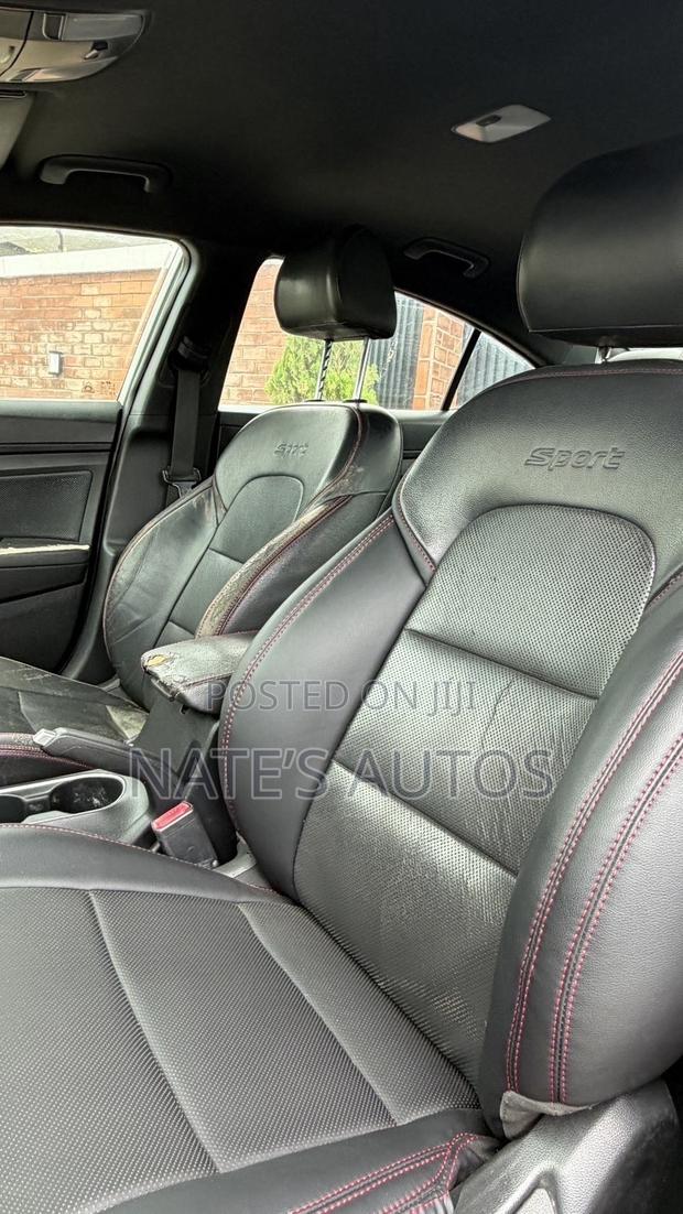 Hyundai Elantra Sport Sedan FWD (1.6L 4cyl 6M) 2017 Silver