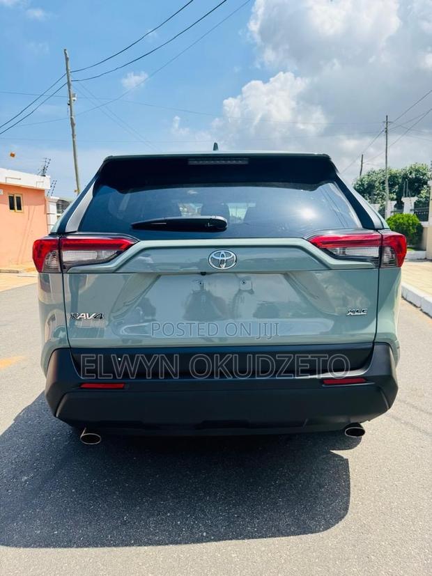 Toyota RAV4 XLE 2021 Green