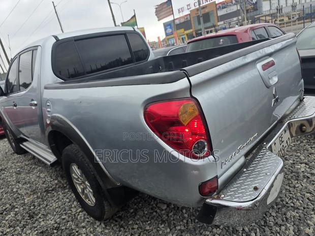 Mitsubishi L200 2012 Silver