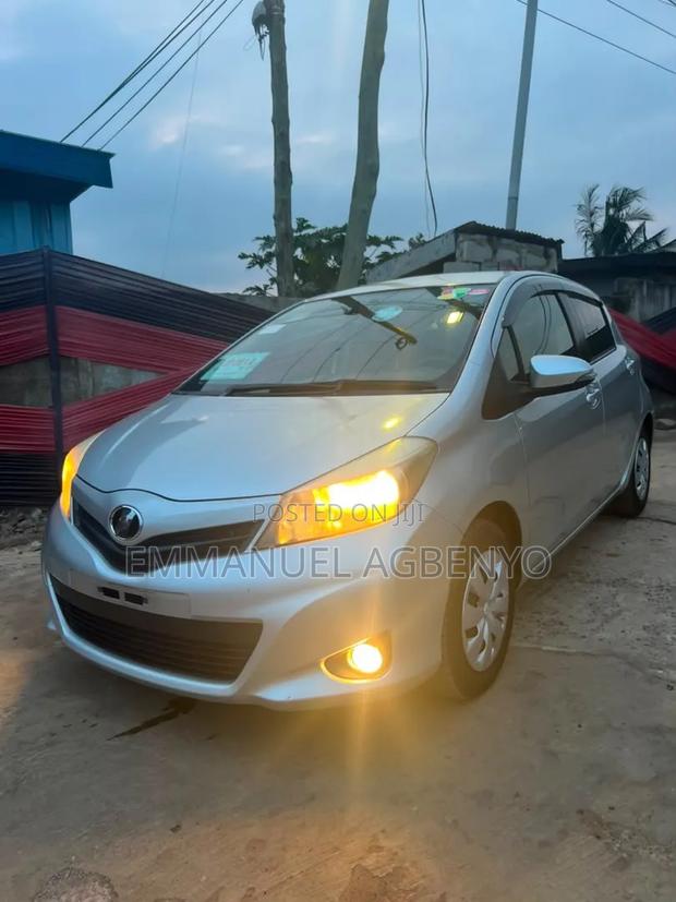 Toyota Vitz 2013 Silver