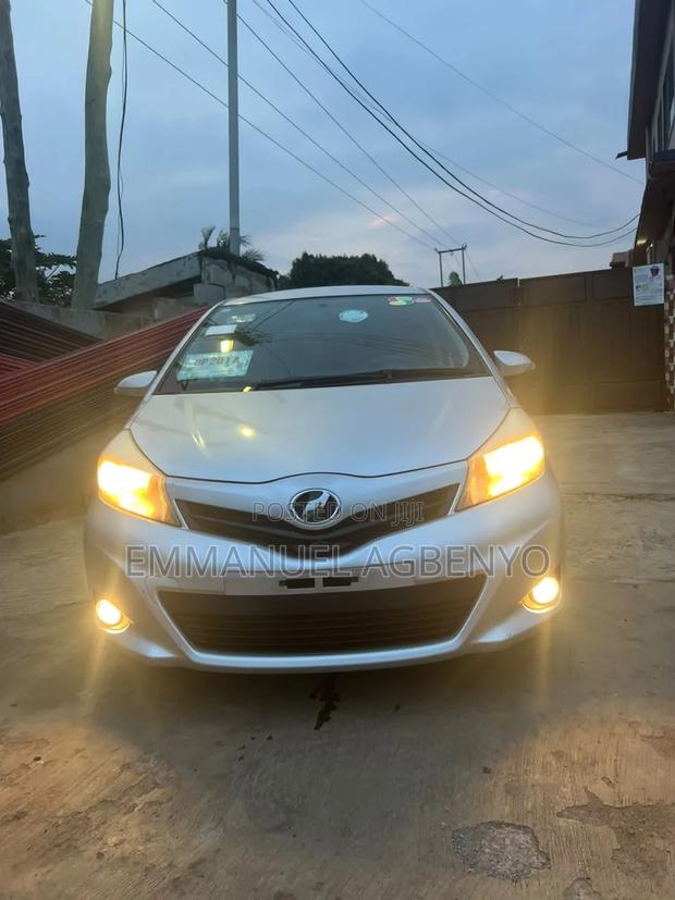 Toyota Vitz 2013 Silver