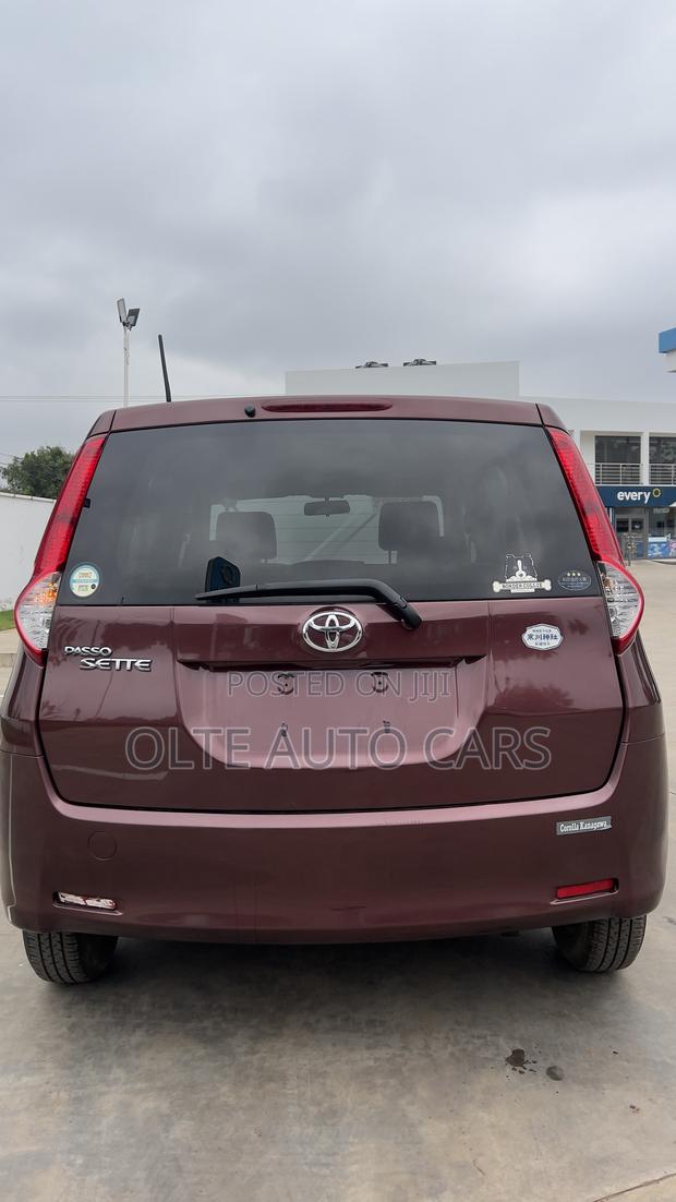 Toyota Passo Sette 1.5 FWD 2010 Brown