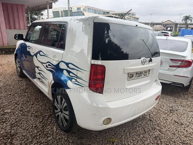 Scion xB Base 2010 White