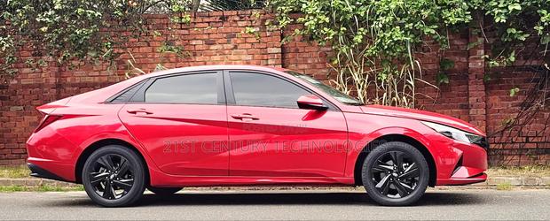 Hyundai Elantra 2022 Red