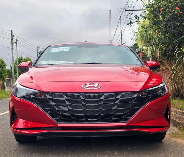 Hyundai Elantra 2022 Red