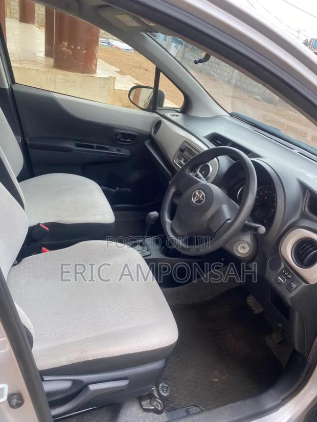 Toyota Vitz 2012 Silver