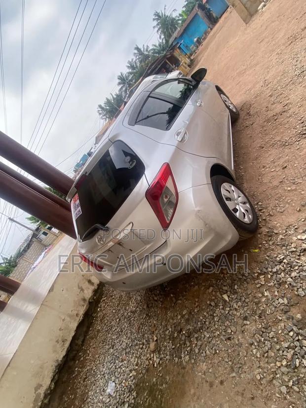 Toyota Vitz 2012 Silver