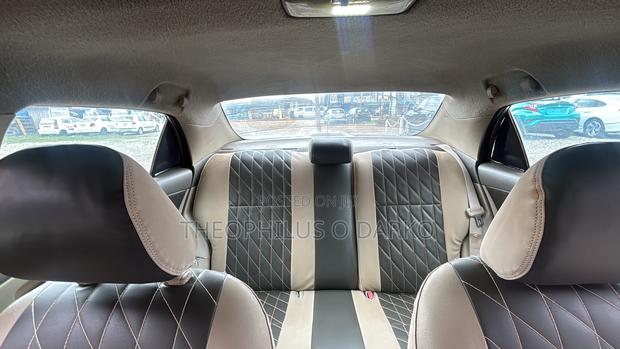 Toyota Corolla LE 4dr Sedan (1.8L 4cyl 4A) 2011 Gold
