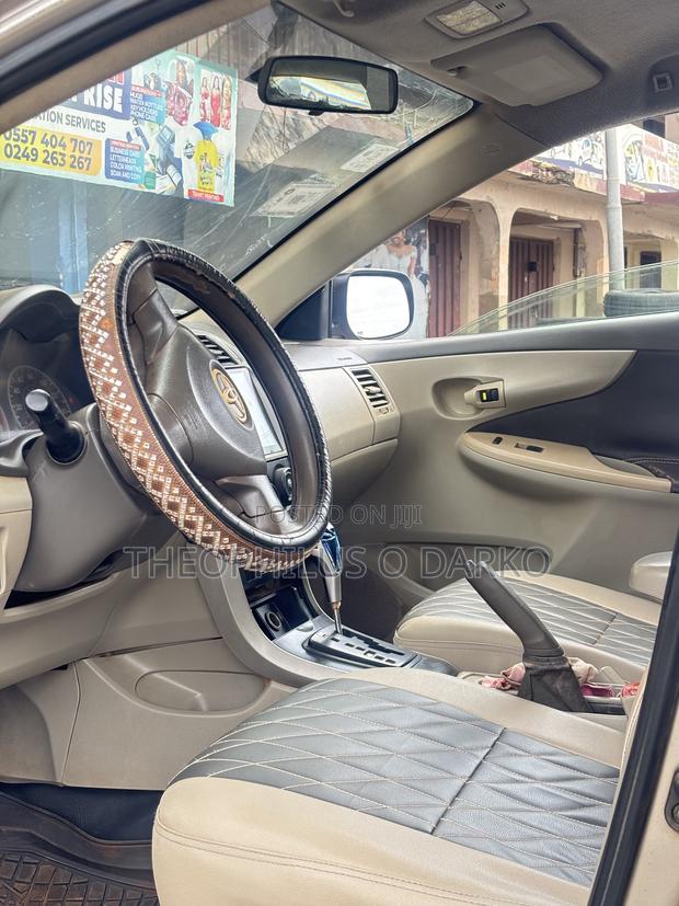 Toyota Corolla LE 4dr Sedan (1.8L 4cyl 4A) 2011 Gold