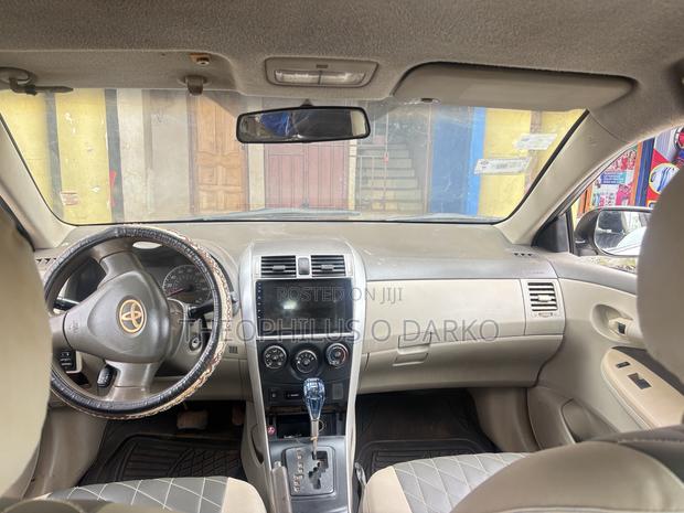 Toyota Corolla LE 4dr Sedan (1.8L 4cyl 4A) 2011 Gold