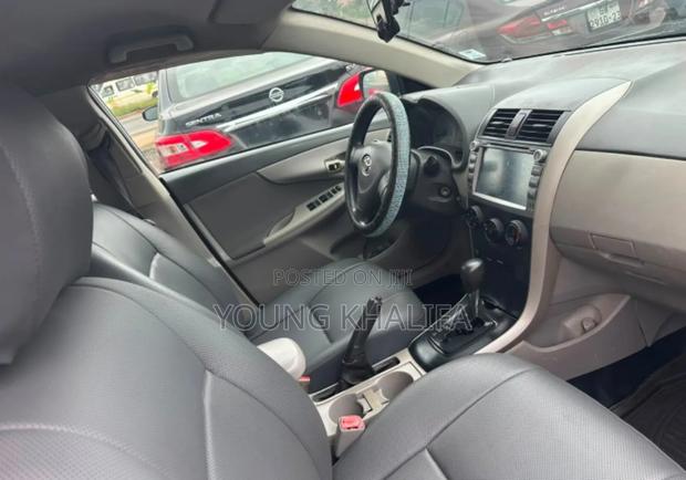 Toyota Corolla 2010 Silver