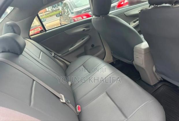 Toyota Corolla 2010 Silver
