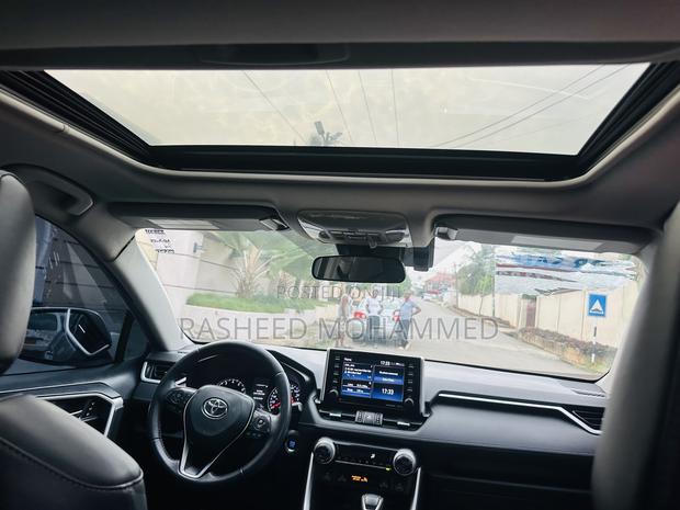 Toyota RAV4 XLE AWD 2020 Silver