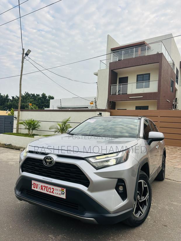 Toyota RAV4 XLE AWD 2020 Silver