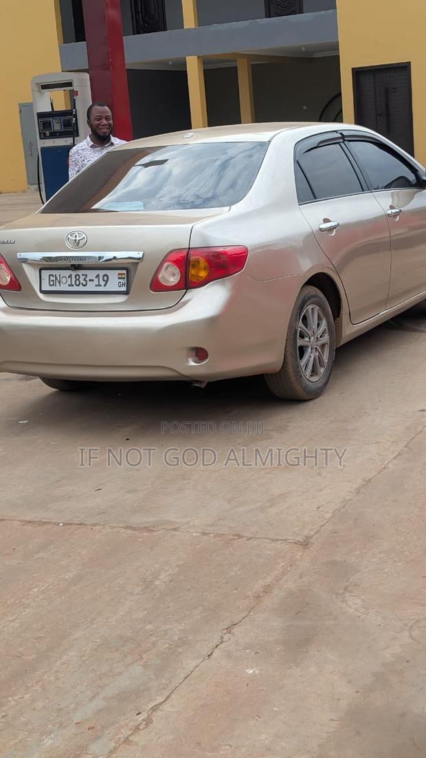 Toyota Corolla 2010 Gold