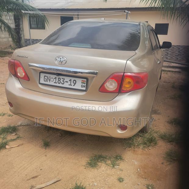 Toyota Corolla 2010 Gold