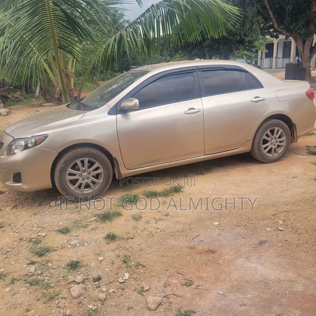 Toyota Corolla 2010 Gold