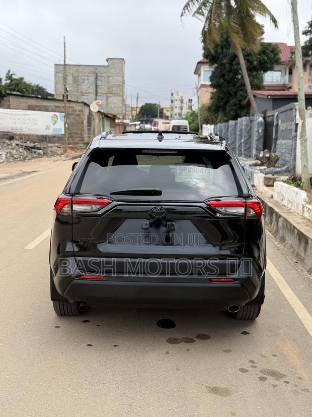 Toyota RAV4 XLE AWD 2024 Black