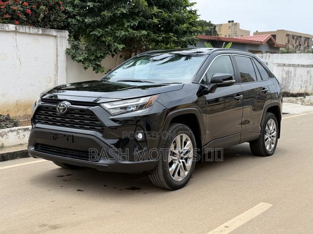 Toyota RAV4 XLE AWD 2024 Black