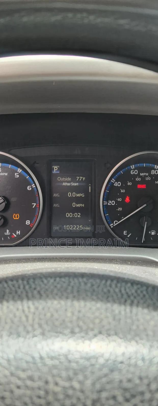 Toyota RAV4 LE 4dr SUV AWD (2.5L 4cyl 6A) 2018 Gray