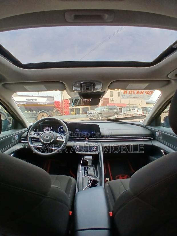 Hyundai Elantra 2025 Black