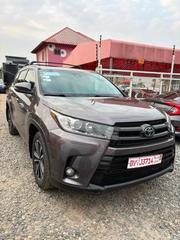 Toyota Highlander SE 2019 Gray for sale