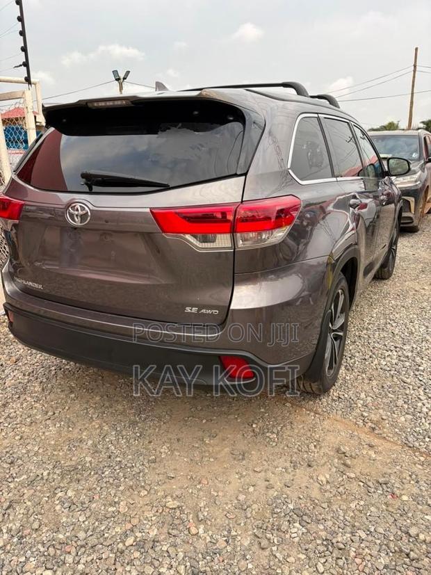 Toyota Highlander SE 2019 Gray