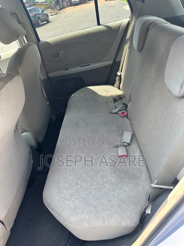 Toyota Vitz 2010 Silver