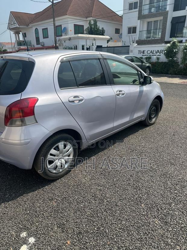 Toyota Vitz 2010 Silver