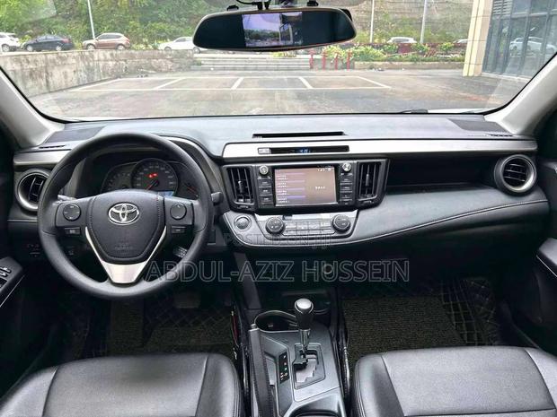 Toyota RAV4 2019 White