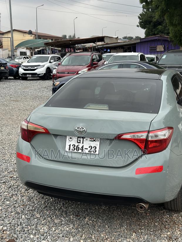 Toyota Corolla LE 4dr Sedan (1.8L 4cyl CVT) 2015 Gray