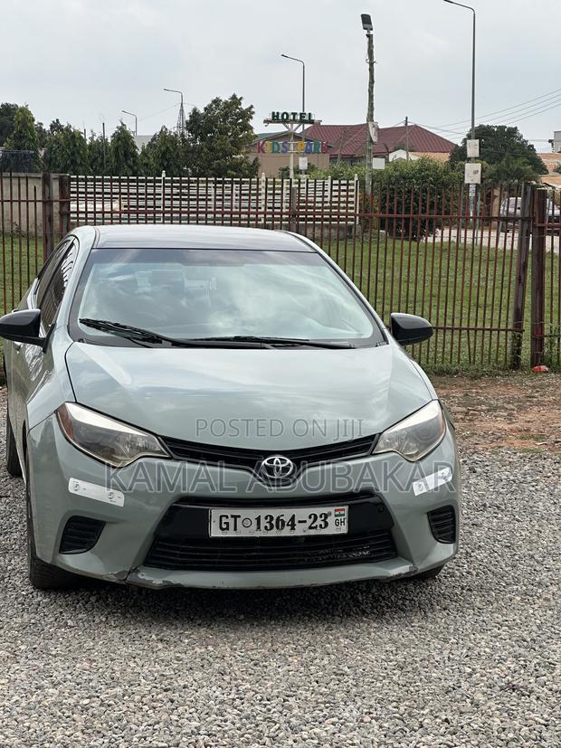 Toyota Corolla LE 4dr Sedan (1.8L 4cyl CVT) 2015 Gray