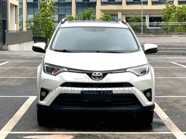 Toyota RAV4 2019 White