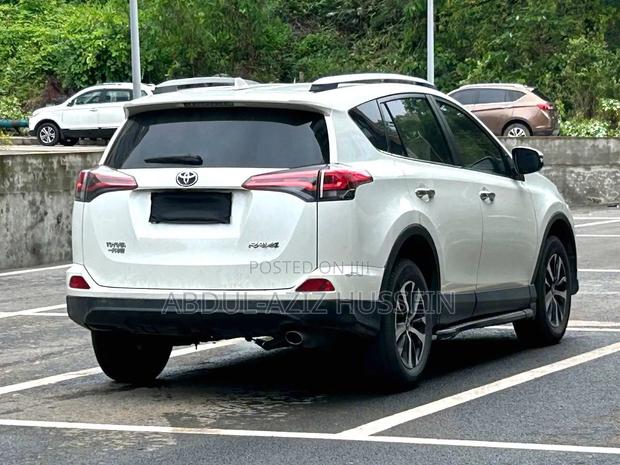 Toyota RAV4 2019 White