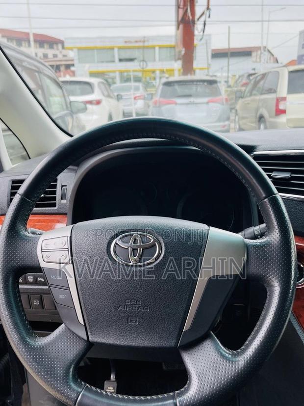 Toyota Vellfire Z 2.4 FWD 7-Seater 2013 Burgundy