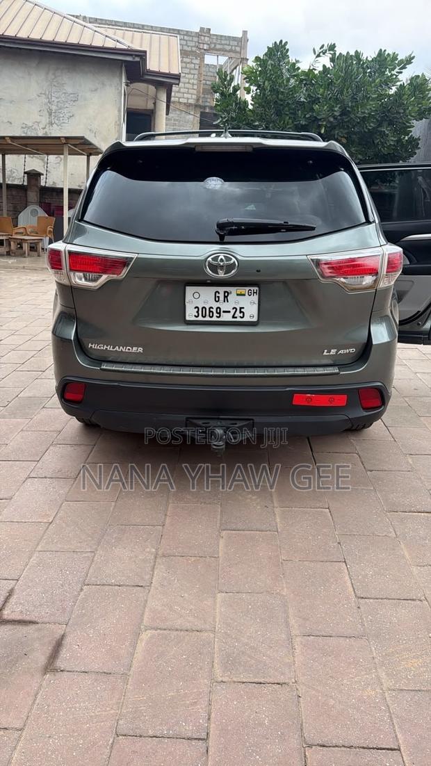 Toyota Highlander LE V6 4x2 (3.5L 6cyl 6A) 2016 Gray