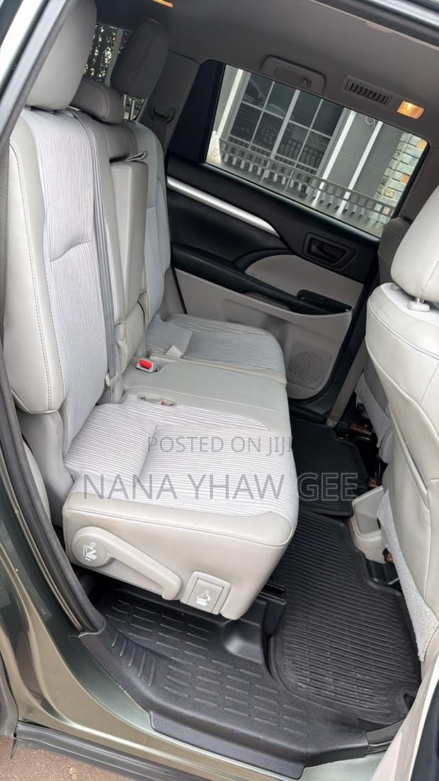 Toyota Highlander LE V6 4x2 (3.5L 6cyl 6A) 2016 Gray