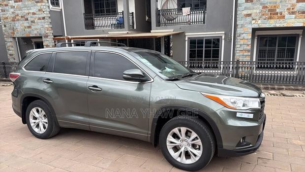 Toyota Highlander LE V6 4x2 (3.5L 6cyl 6A) 2016 Gray