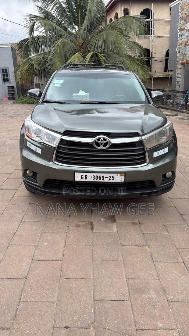 Toyota Highlander LE V6 4x2 (3.5L 6cyl 6A) 2016 Gray