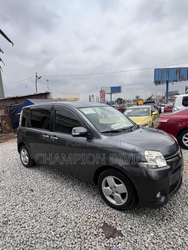 Toyota Sienta 2012 Pearl