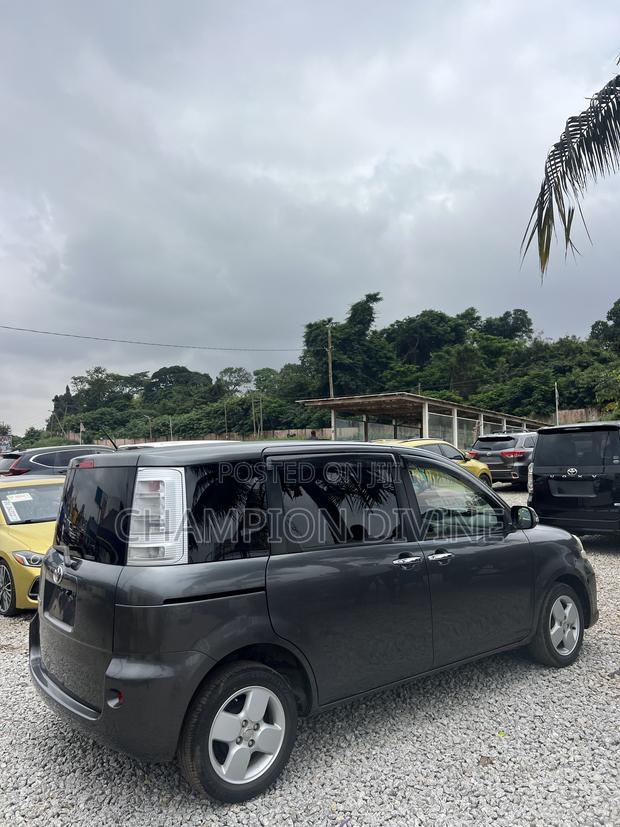 Toyota Sienta 2012 Pearl