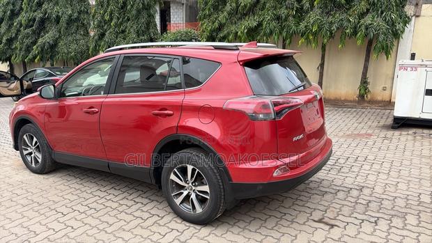 Toyota RAV4 2017 Red