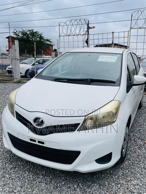 Toyota Vitz 1.3 FWD 5dr 2011 White