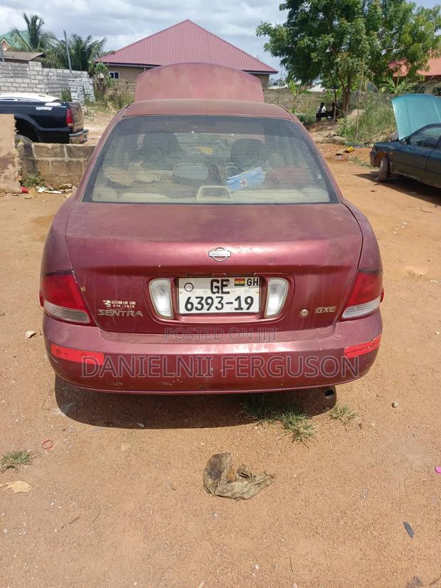 Nissan Sentra 2001 Red