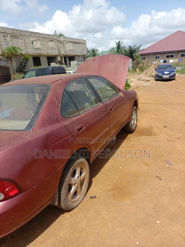 Nissan Sentra 2001 Red