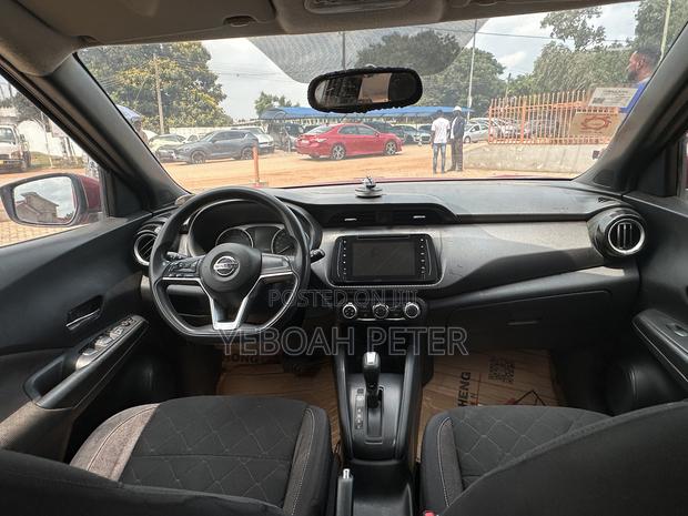 Nissan Kicks 2018 Red