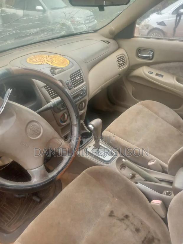 Nissan Sentra 2001 Red
