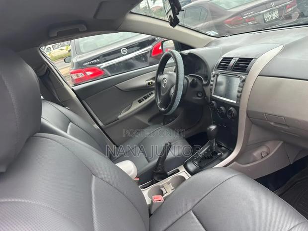 Toyota Corolla 2010 Silver