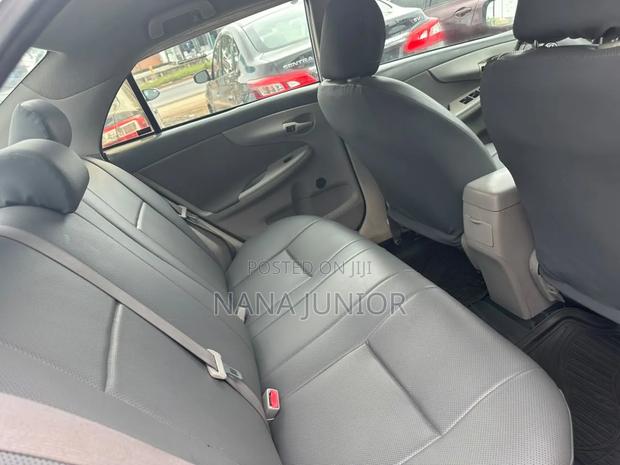 Toyota Corolla 2010 Silver