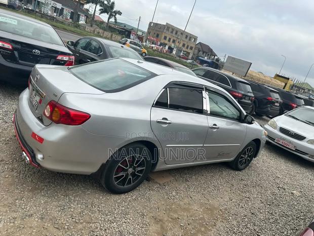 Toyota Corolla 2010 Silver